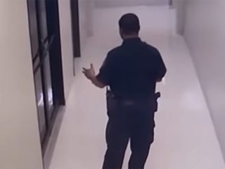 警備員が幽霊と会話をする衝撃の映像！ 2年前に亡くなった女性が…