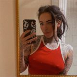 タトゥー美女が始めた「ペニス評価サービス」が大人気! トップレスレビューで月2000ドルの収入