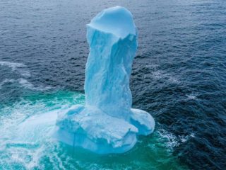 男性のアレにしか見えない氷山が出現！ 「先っちょはすでに崩壊」萎え始めている模様…