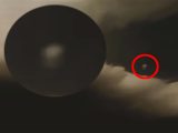 嵐の中現れたUFOが雲の上で踊る!? 球電現象ではない?=アメリカ