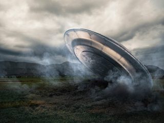 米軍が「時空を歪めるUFO」を回収、弁護士が告発！ 9mの円盤内部はサッカー場サイズ、数分が数時間に