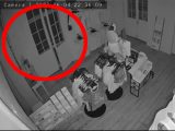 陽気な幽霊が来店する心霊動画が撮影される? ドアが勝手に開き…