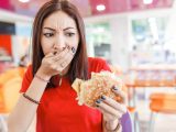 都市伝説ミミズバーガーを超える恐怖! 「マクドナルドには二度と行かない!」 ワームバーガーに女性が激怒