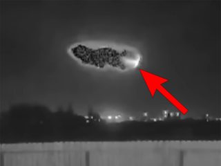 禍々しい姿のUFOが夜空をジグザク飛行！ ヤバすぎる映像が撮影される！＝米