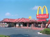 マクドナルドで繰り広げられた「人間狩り」 生後8カ月の赤ちゃんも… 40年前の凄惨な事件=米