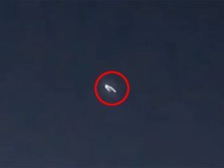 ニューヨークの上空に「読み込み中のUFO」が出現!? 奇妙な映像が話題に