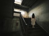 英“幽霊狩り”会社が経営するいわくつき「事故物件」がヤバイ! ガチの心霊体験を提供