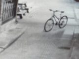 監視カメラが捉えた「心霊自転車」  無人で走行する姿に市民騒然!