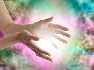 お手軽な「霊感テスト」を紹介！ 部屋の窓を開けて閉めて… 体外離脱も可能？