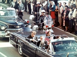 納得いかない暗殺にまつわる陰謀論 – JFKからガンジーまで