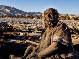 60年間お風呂に入らず『世界で最も汚れた男』、入浴を決意した直後に死亡