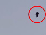 UFO?UMA?それともただの風船?鮮明なフライングヒューマノイドが撮影される=トルコ
