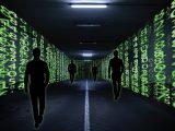 「私たちはもはや物理空間には存在しない」2020年以降、“人生に現実感がなくなった”理由とは