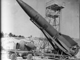 1942年にナチスが人類初の月面着陸を達成していた!? 研究者「トンネル基地も建設済み」