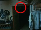 【心霊写真】不気味すぎる顔が撮影される…暗い屋根裏部屋からこちらを伺う幽霊の姿を捉えたか