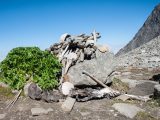 ヒマラヤの奥地に存在する「骸骨で埋め尽くされた湖」いまだ謎多き“ループクンド湖”とは