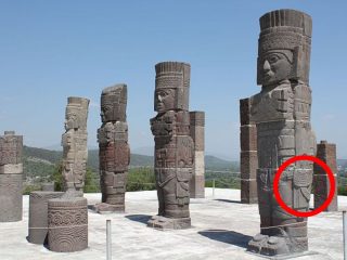 「神々が持つハンドバッグ」古代の壁画に残る”現代的アクセサリー”？の正体とは