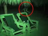 【衝撃映像】ビーチに不気味なヒューマノイドが出現!?海水浴客を恐怖に陥れる!=メキシコ・カンクン