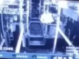 バスに座る「幽霊乗客」が撮影される!?疑惑の映像が公開!=インド