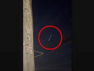 夜空に色とりどりの発光体が列をなして登場！？突然“停止”も…複数の目撃者が撮影にも成功！＝コロンビア