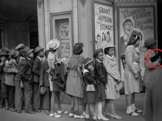 1941年の写真に写る“iPad”持つ少年はタイムトラベラーなのか！？