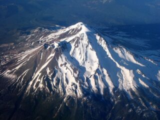 地下都市が存在し巨人がいる？！聖地「シャスタ山」の謎！レムリア大陸とも関係か