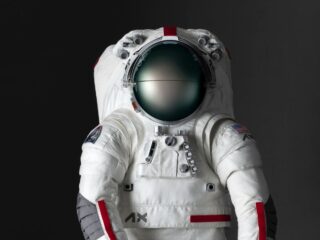 プラダが“次世代宇宙服”のデザインを公開！NASAのアルテミス計画で採用、ファッションと宇宙探査が融合の時代へ