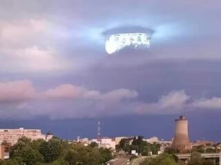 元国防総省職員が“UFO「母船」の高解像度写真”を公開するも真偽に疑問符、揺らぐ信憑性