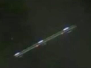 未知との遭遇は近い！？世界中で相次ぐUFO目撃情報！動画に捉えられた棒状UFO、編隊…