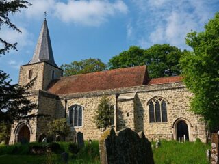 ギネス認定「イギリスで一番幽霊が“出る”村」の謎！壁に埋められた少女、恐怖の叫び声… 15人の幽霊が暮らしている！？