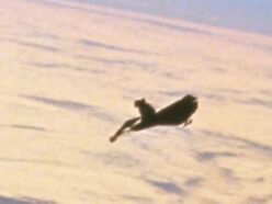 「ブラックナイト衛星」は結局のところ何なのか！？地球外生命体由来か、それともただのゴミか