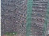 中国の“ディストピア的”高層ビルが凄すぎる…！2万人が一歩も外に出ずに生活？
