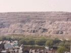 高さ70m、インドの“ゴミの山”がヤバすぎる・・・住民と環境を蝕む「ガジプール埋立地」