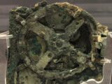 オーパーツ「アンティキティラ島の機械」は天体コンピューターではなかった!? 最新研究が示す“アート系オブジェ説”の衝撃