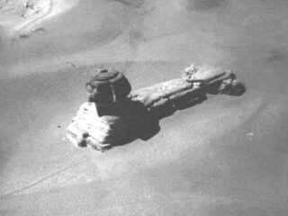 ギザのスフィンクスに隠された“未知の入口”？驚きの古写真と封印された地下の謎