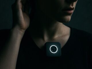 人生“全録画”時代到来か？OpenAI、1億台の「常時監視AI」計画！ブラック・ミラーが現実に…