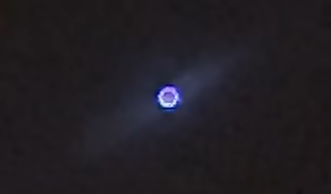【驚愕】“脈打つ六角形UFO”出現!15分間も空中を漂った謎の飛行物体が激撮される=カリフォルニアの画像1