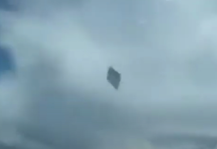 “史上最高のUFO映像”はなぜ本物か?撮影パイロットが語る「風船ではありえない」高度3800mでの決定的遭遇の画像1