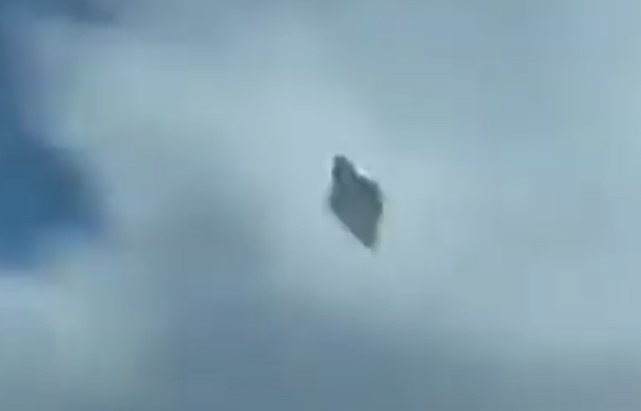 “史上最高のUFO映像”はなぜ本物か?撮影パイロットが語る「風船ではありえない」高度3800mでの決定的遭遇の画像2