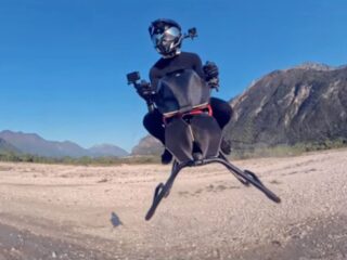 【未来キタ！】スター・ウォーズが現実に！？時速200km「プロペラなし」ホバーバイク爆誕！