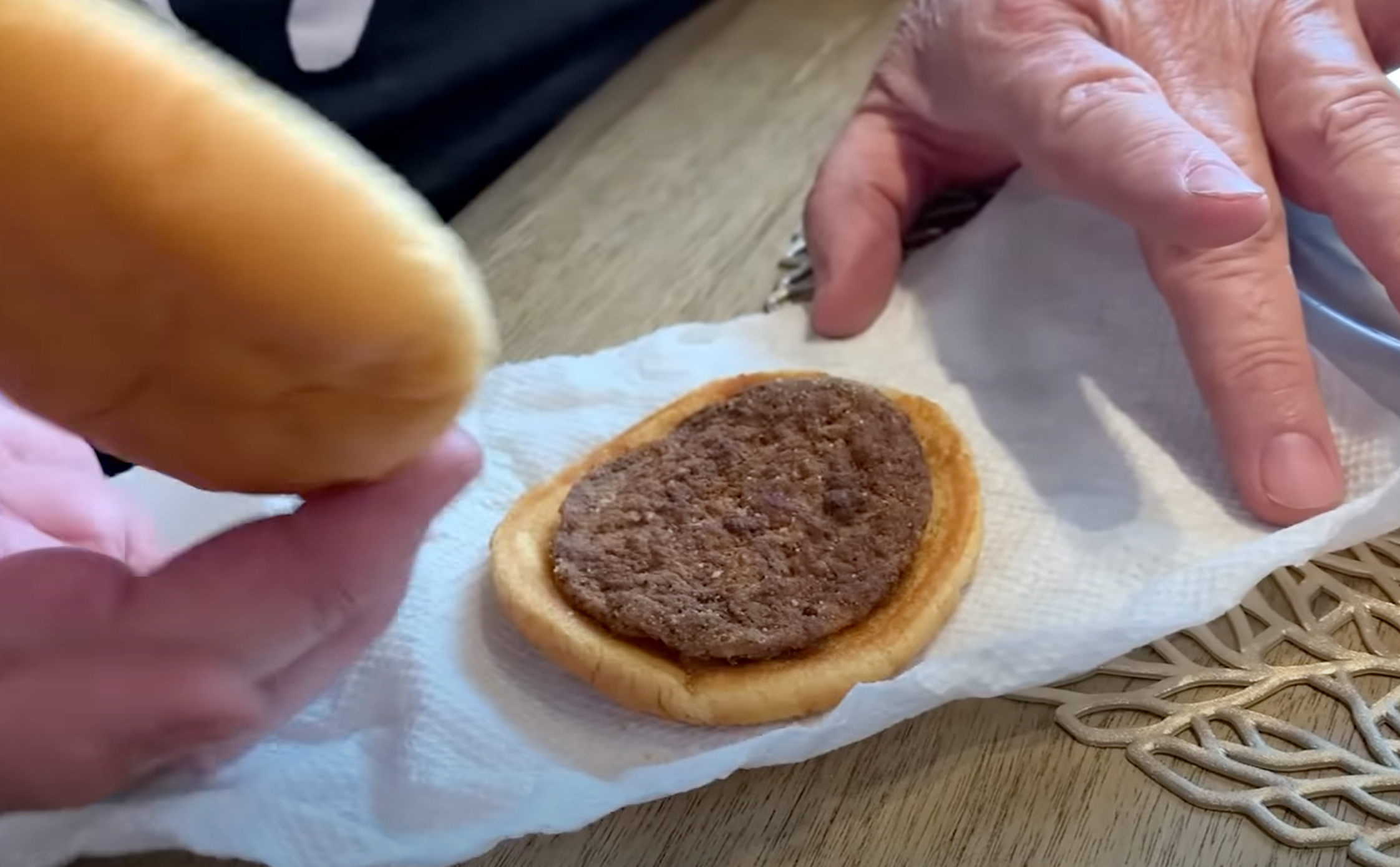 20年放置されたマクドナルドのハンバーガーが新品同様!?レシートより長持ちするハンバーガーの正体の画像2
