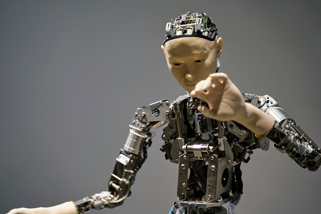 人型ロボット、訓練中に突如暴走!作業員に襲いかかる戦慄の瞬間…衝撃映像が拡散の画像2