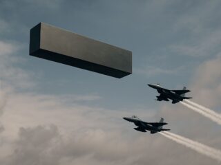 物理法則を無視する『完璧な長方形のUFO』元米軍パイロットが激白「衝突すると思った…」