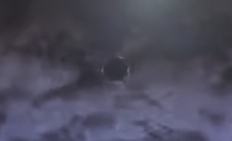 【衝撃映像】米軍が隠蔽してきた「空飛ぶ円盤」の映像がリーク!物理法則を無視する動きの画像2