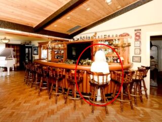 【心霊写真？】物件情報の写真に写り込んだ「謎の人影」元住人も知らない“同居人”の正体とは
