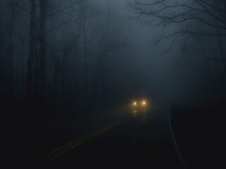 【未解決】大破した自動車と謎の男… スピ系女子が突然消えた“リア・ロバーツ失踪事件”の恐怖！