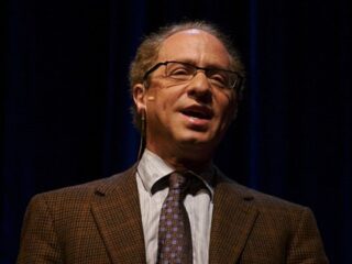 iPhoneの登場を予言した天才「人類が死を克服する日」を語る
