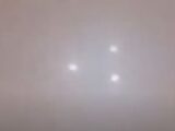 謎の「動かない三角形UFO」に騒然!夜空に浮かぶ謎の3点光…エイリアン襲来か、極秘兵器か?それとも…=カナダ・トロント