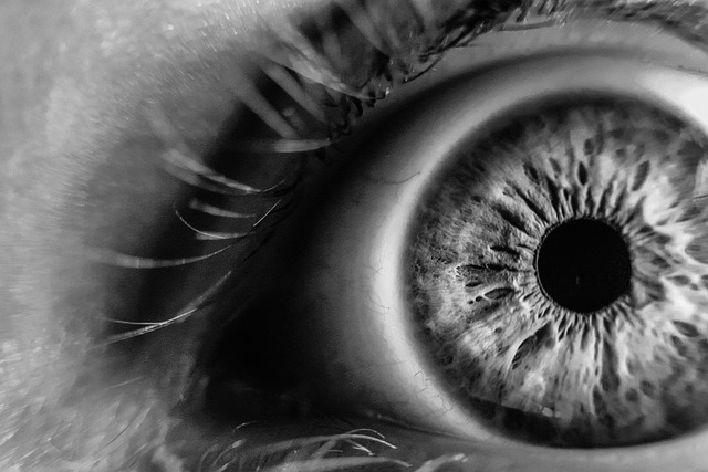 世界中で語り継がれる呪いの視線「邪視」の恐怖… 古代メソポタミアから続く“魔眼”の謎と、世界各地のユニークな対抗策とは?の画像1