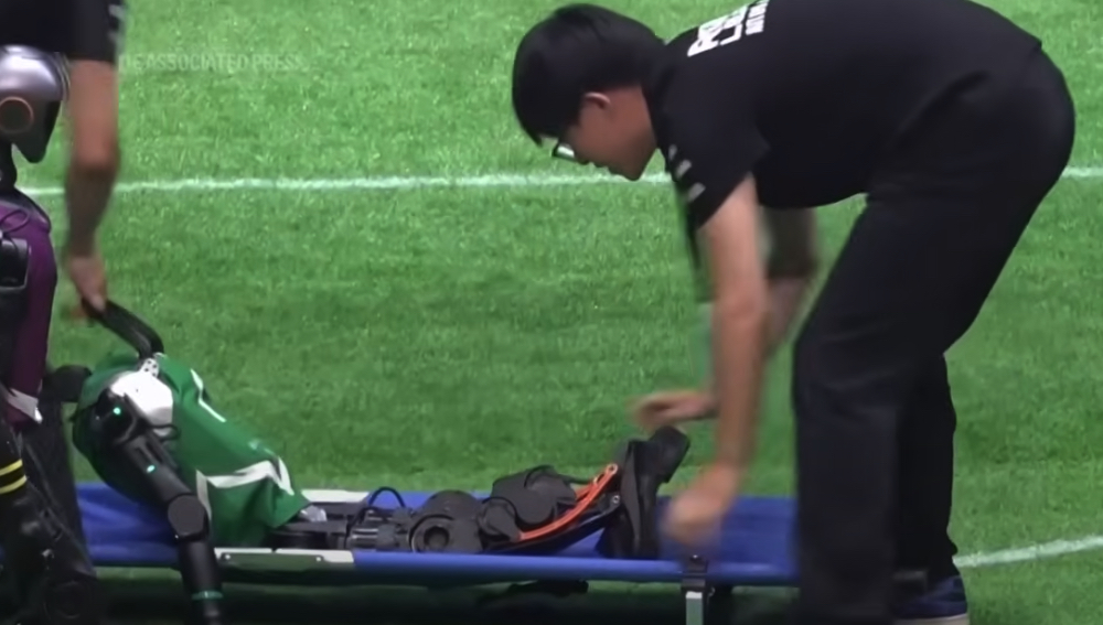 「痛いフリ」はしないが、よく転ぶ!人間よりフェアで面白い(?)ロボットサッカーが爆誕の画像2